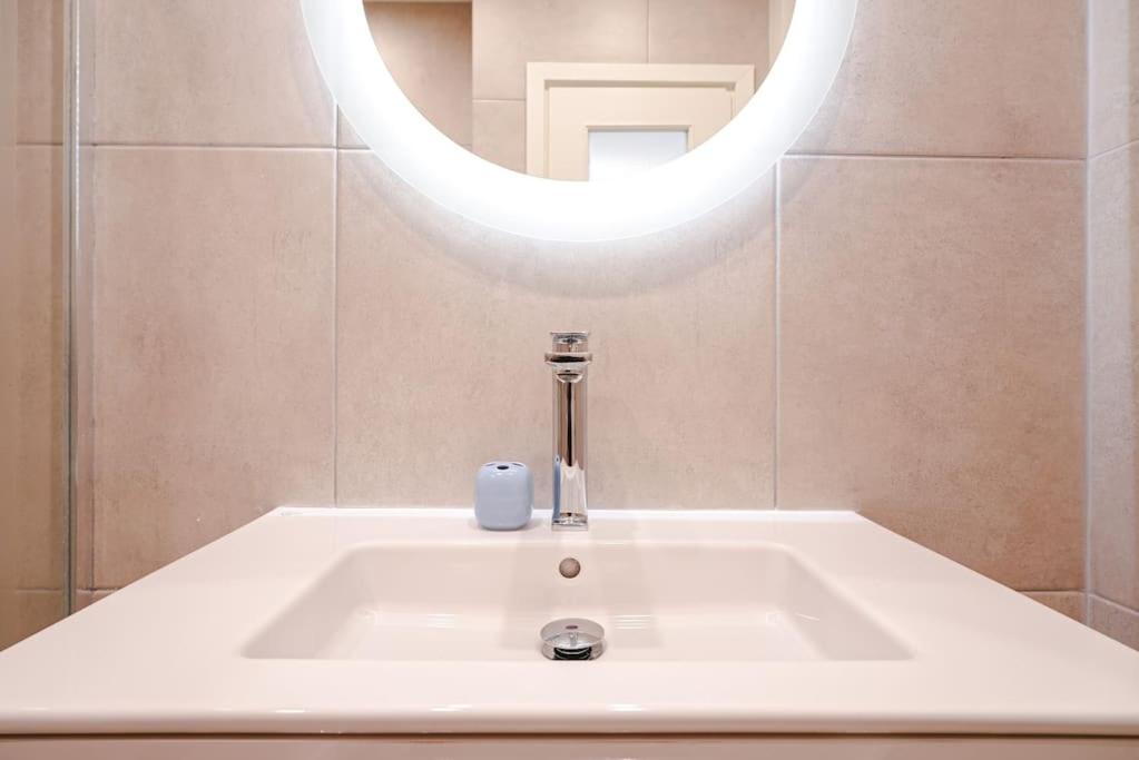 Syntagma Square, 60Sqm Dream Suite أثينا المظهر الخارجي الصورة