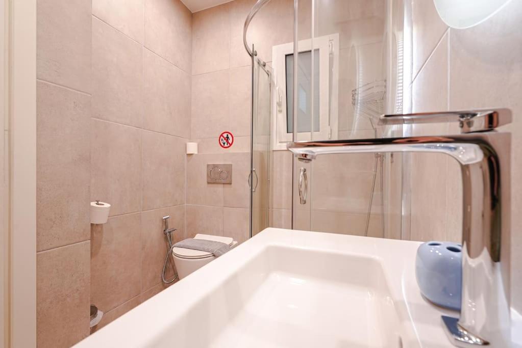 Syntagma Square, 60Sqm Dream Suite أثينا المظهر الخارجي الصورة